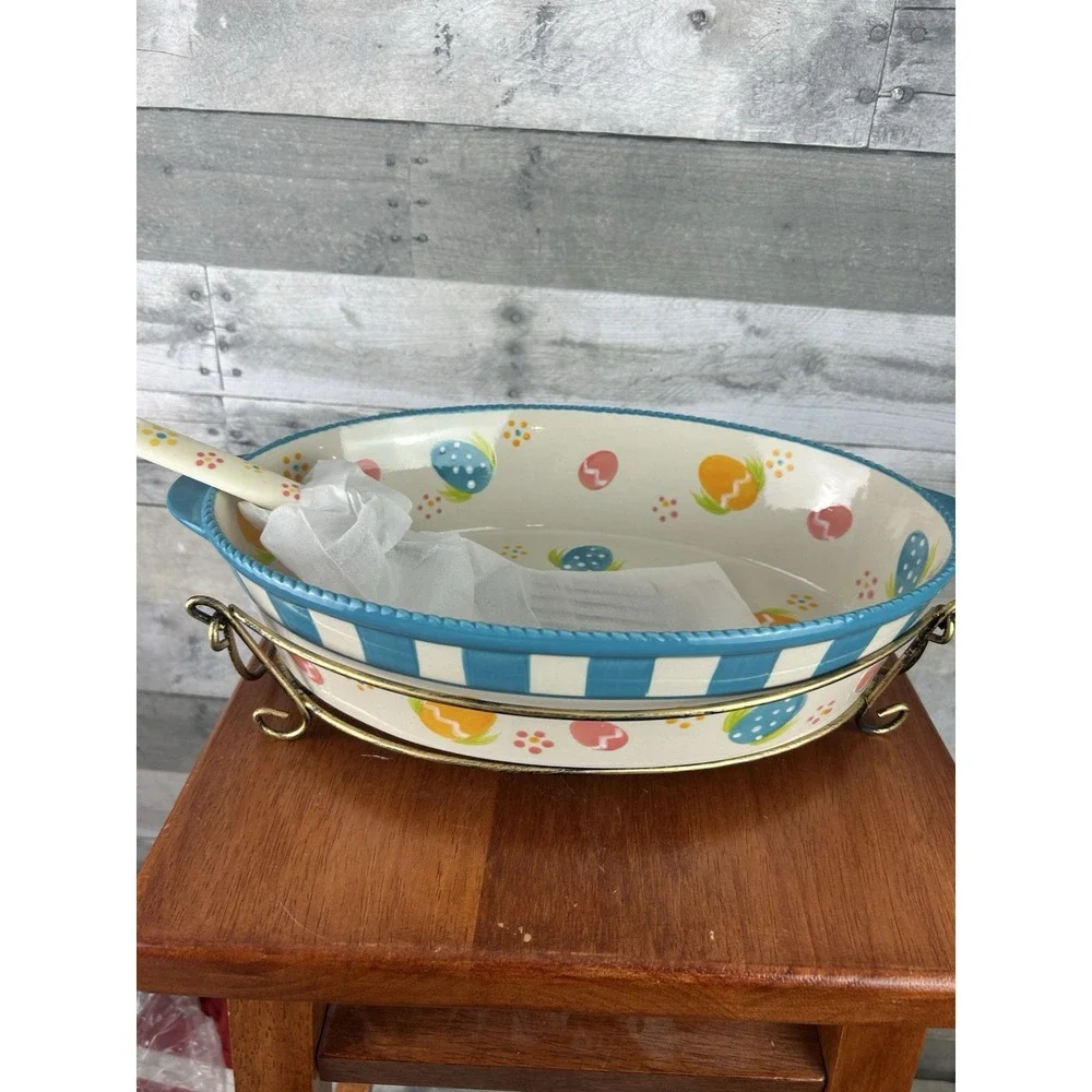 Temp-Tations Old World Edd Hunt 3QT Carole Dish W/ Stand Lid And Carrying Case